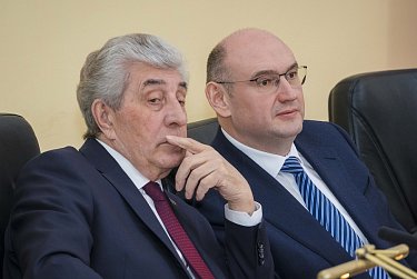 Евгений Солнцев впервые отчитался перед депутатами Заксобрания